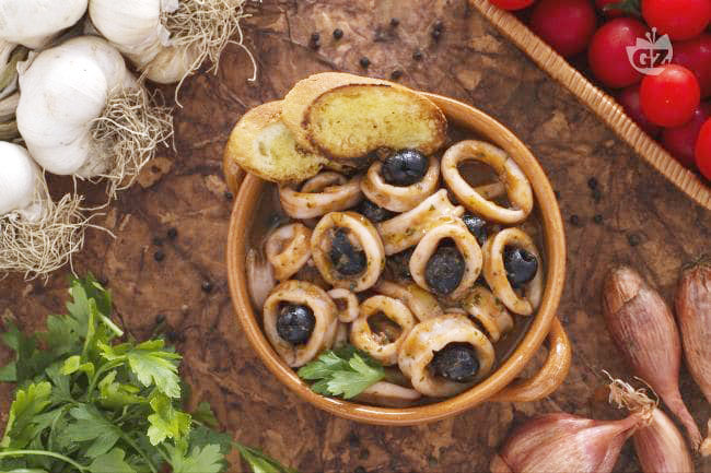 “Calamari al vino e olive”, e il rito del “mastice turco”: e i politici non si staccavano più dalla poltrona, nemmeno sotto la mitraglia