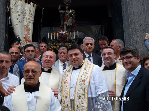 Ottaviano, la parrocchia di San Michele e la città tutta festeggiano il 60° anniversario sacerdotale di Don Michele