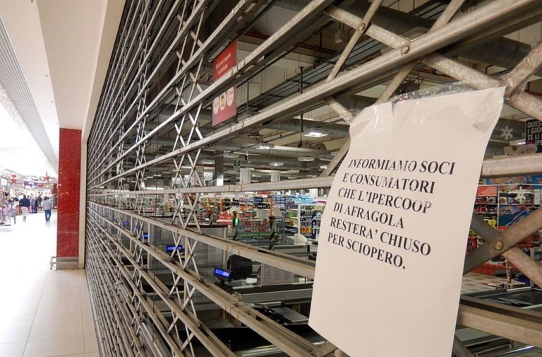 Coop fugge da Napoli: esplode la vertenza. Domani gli iper di Afragola e Quarto chiusi per sciopero. Serrata alle 10