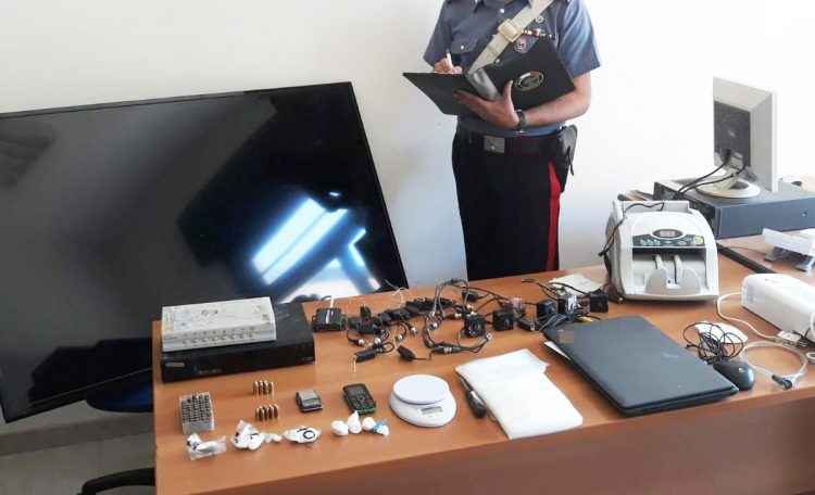 Caivano, droga e proiettili nel Parco Verde: blitz dei Carabinieri