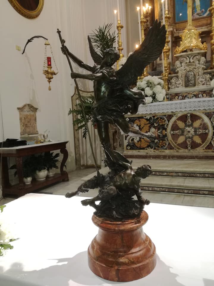 Don Michele Napolitano è sacerdote da 60 anni: gli Ottavianesi tutti si stringono a lui in un intenso, festoso abbraccio
