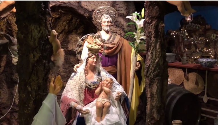 Sant’Anastasia, nella scuola delle suore ai Sodani il commissario della Santa Sede getta via il Presepe