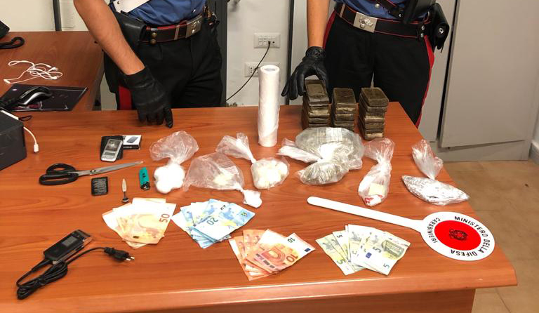 Casoria, spaccio di hashish: due arresti