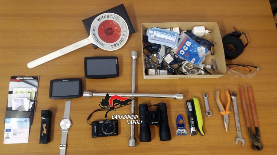 Ischia, sorpreso a guidare un’auto rubata: arrestato 28enne