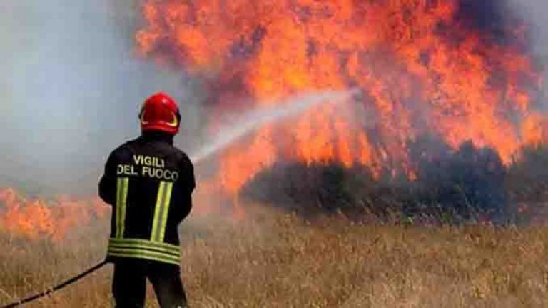 Acerra, controlli notturni contro i roghi tossici. Il Sindaco Lettieri scrive al Ministro Costa