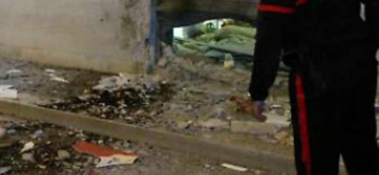 Attentato a Pomigliano: bomba esplode sotto Panda, danni a farmacia e palazzina