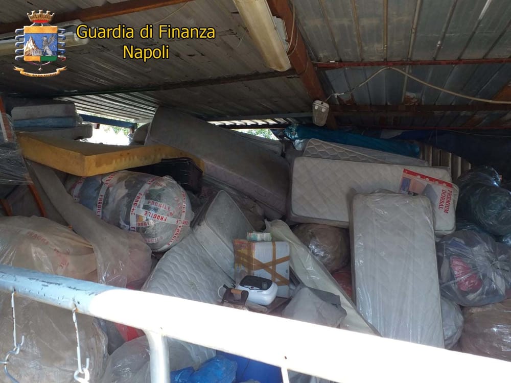 Volla, scoperta una discarica abusiva: oltre 300 tonnellate di rifiuti speciali