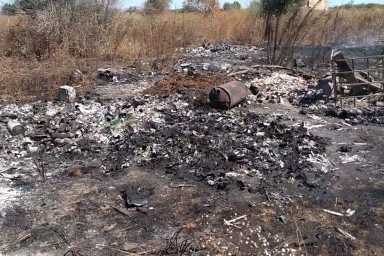 Giugliano in Campania, incendia rifiuti nel suo terreno: arrestato 59enne