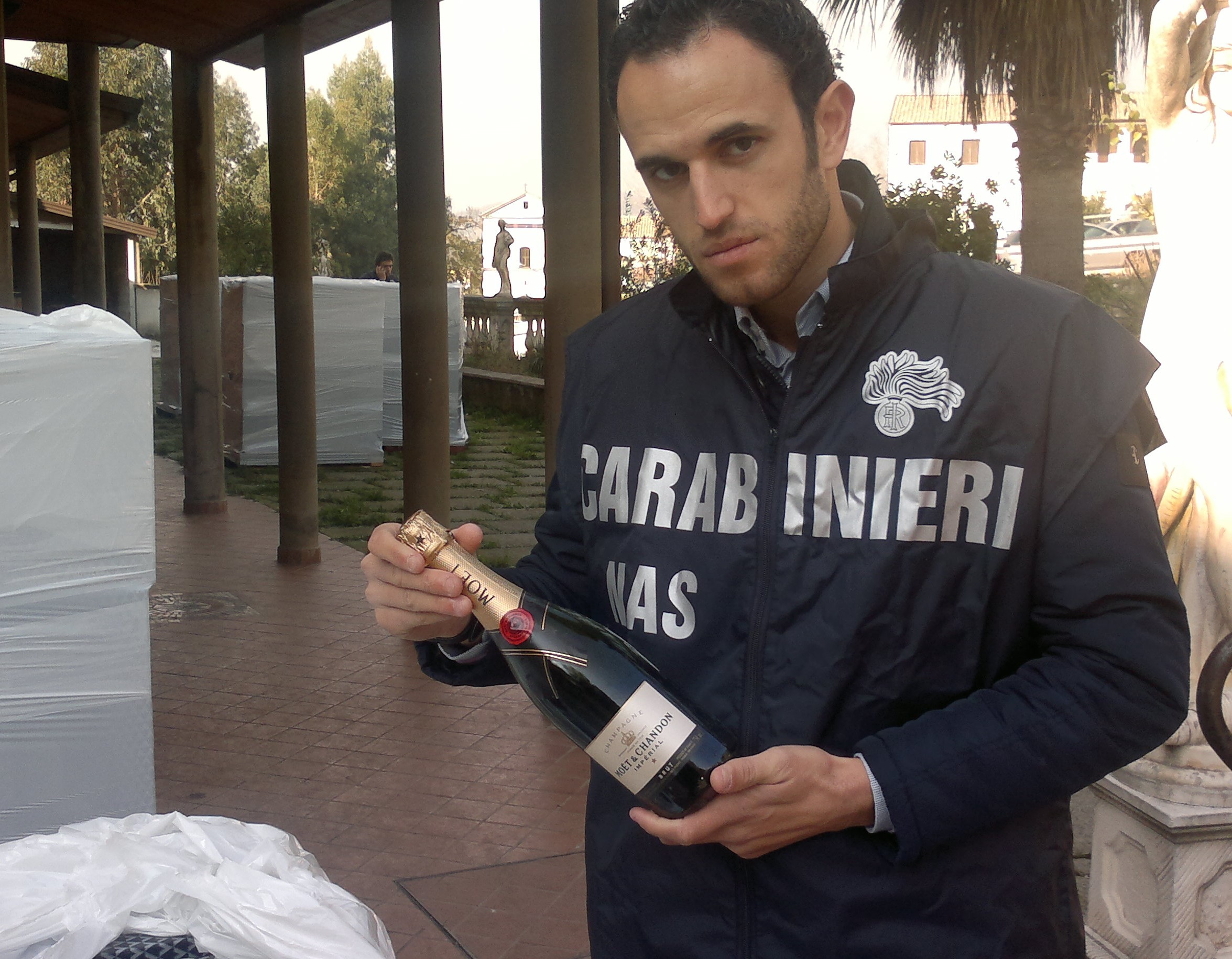 un sequestro a dicembre di falso moet