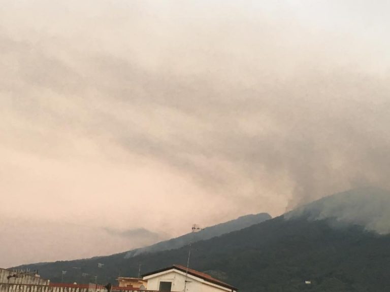 Sant’Anastasia, miasmi notturni intollerabili, il sindaco e l’assessore Di Fraia chiedono aiuto a Costa