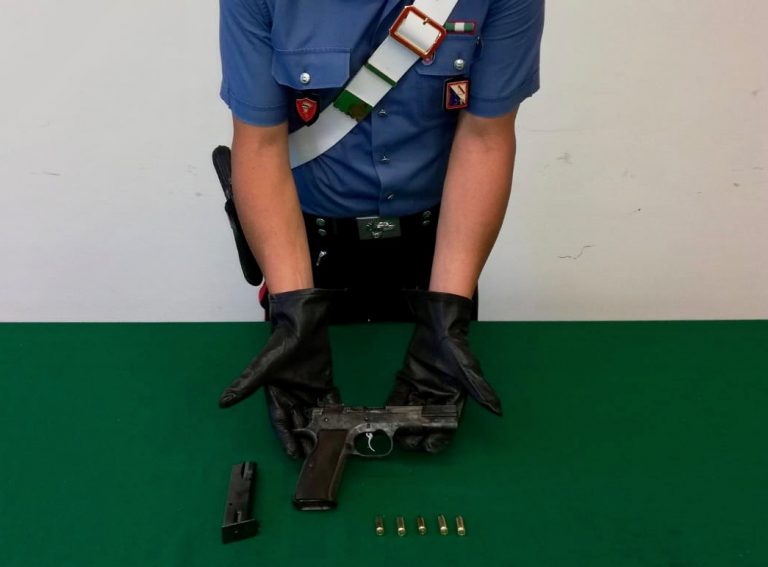 Pompei, 28enne nascondeva una pistola nella propria macelleria: arrestato