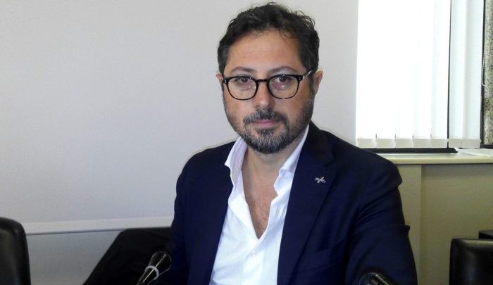 Pollena Trocchia, esplode ordigno dinanzi ad un esercizio commerciale: ferito anche chi lo ha innescato. Verdi: “Delinquenti fuori controllo”