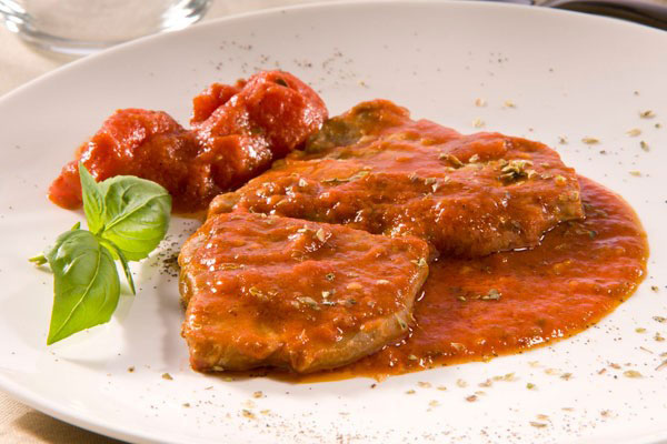 “La carne alla pizzaiola”, il “piatto” di Navarra, il “re di Poggioreale”, che nel 1947 riportò a Napoli il tesoro di San Gennaro