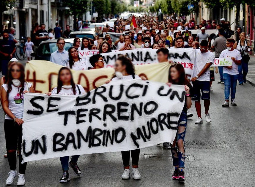 “Basta roghi”, in centinaia in marcia ad Acerra