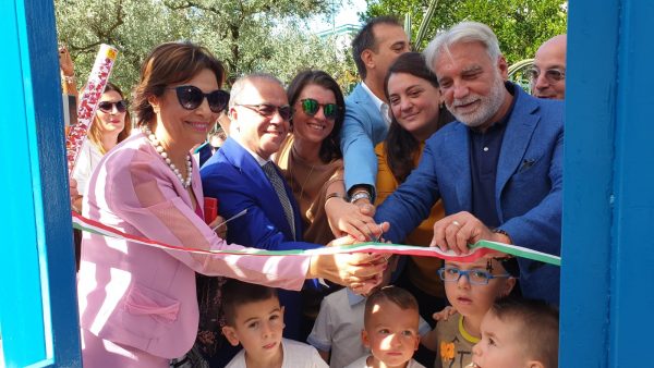 Sant’Anastasia, taglio del nastro al plesso Starza dopo il restyling