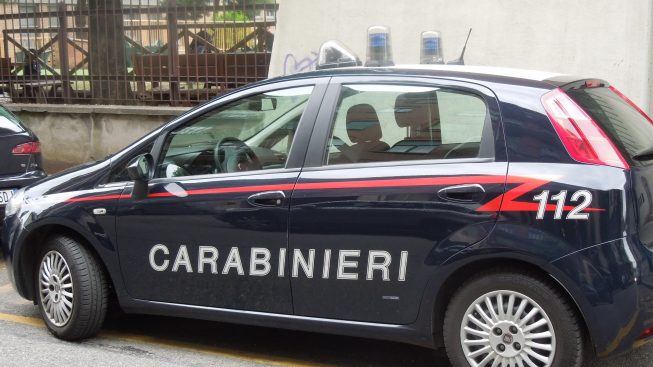 Napoli, certificazioni falsi per andare in vacanza: bliz dei carabinieri in una agenzia di viaggi