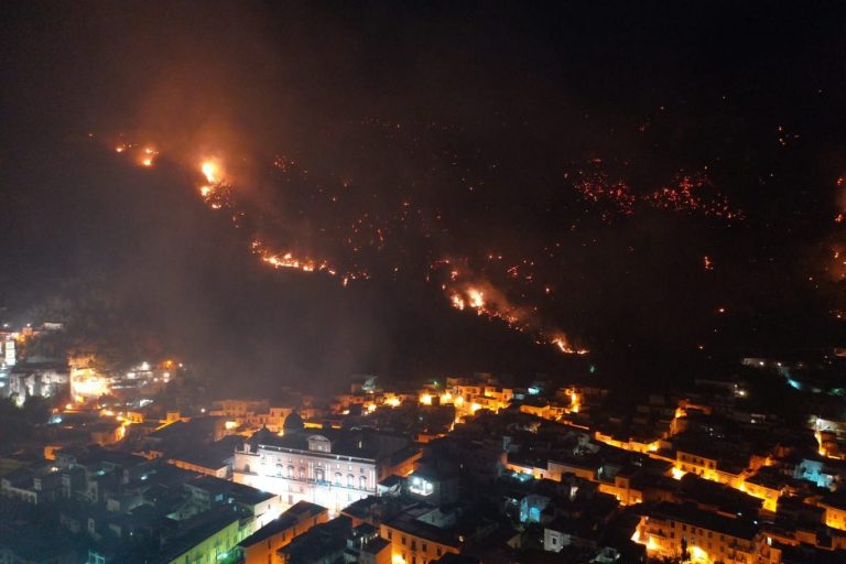 Incendio a Sarno, Legambiente: “subito la messa in sicurezza della montagna”