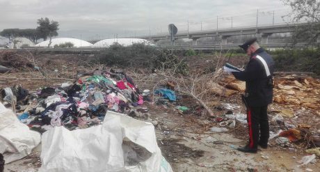 Marigliano: scoperta residenza abusiva, rifiuti sversati e roulotte con allacci idrici illegali