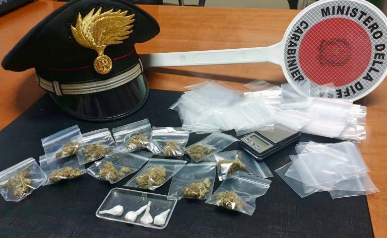 Casoria, cocaina e bilancini in cassettina metallica: in manette pusher 44enne