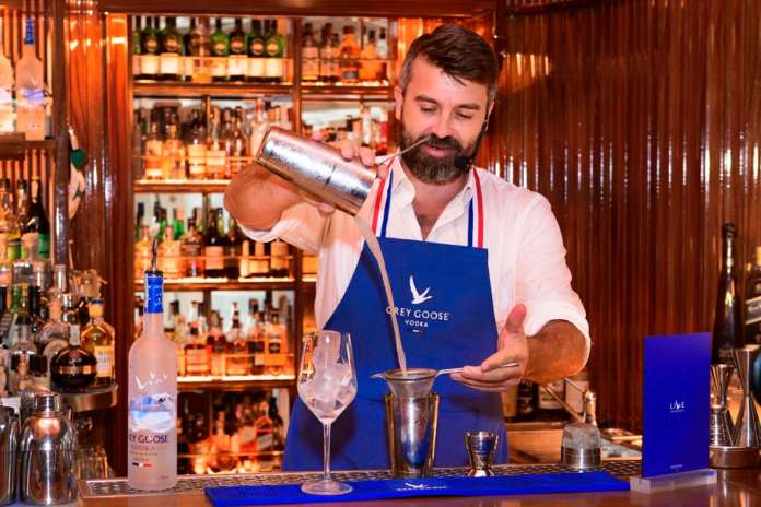 All’Antiquario di Napoli arriva il “Live Victoriously Tour”