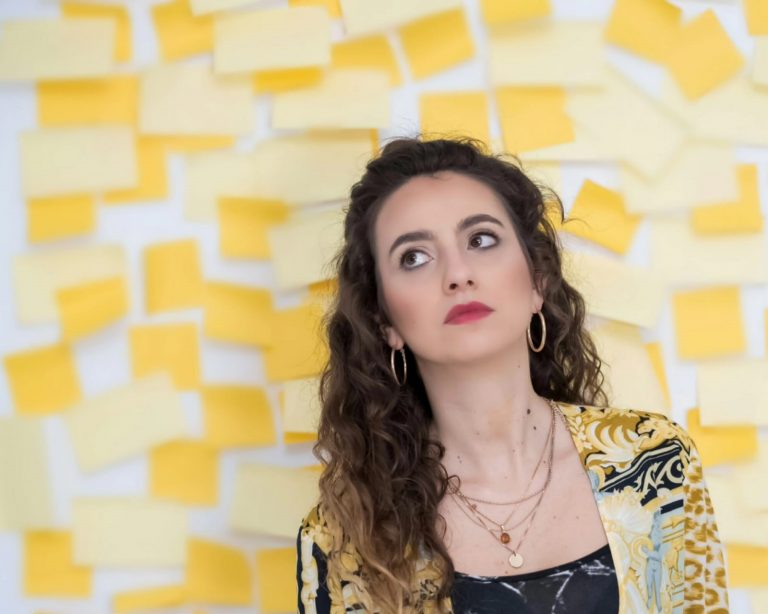 “POST-IT EP”: 6 tracce per l’esordio della cantautrice Anna