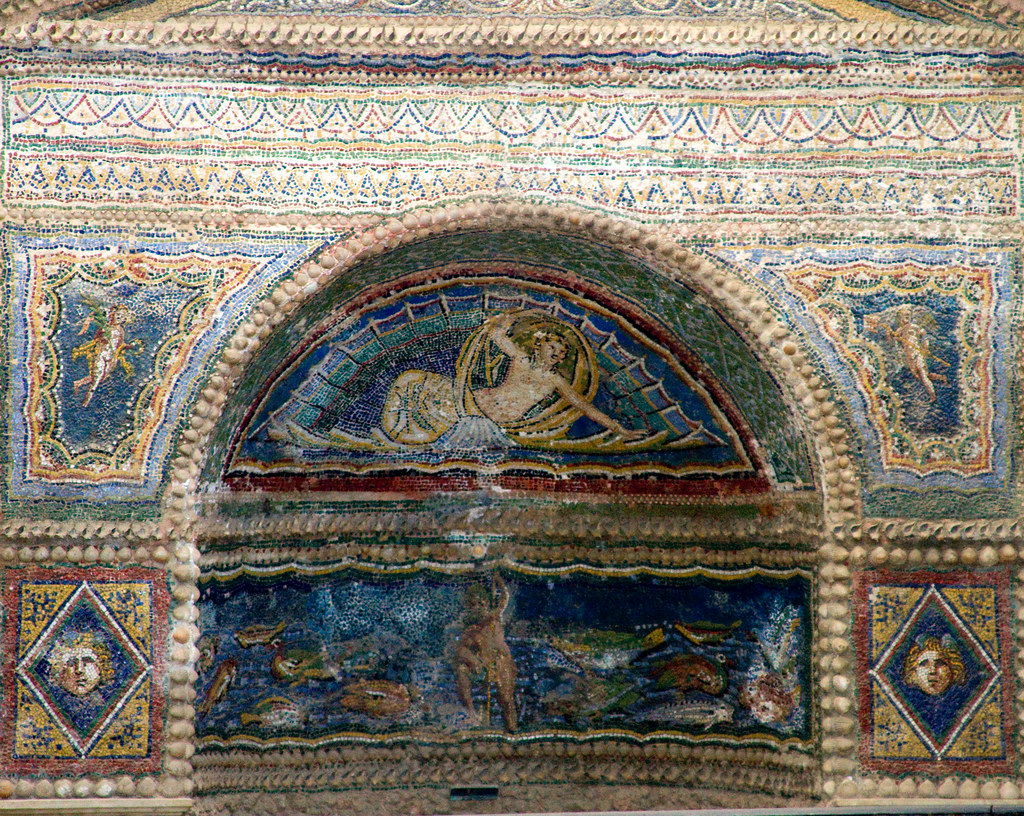 L’antica Pompei attirava Italici e stranieri: banchieri, mercanti di vino, operai, ostesse generose e vasai….
