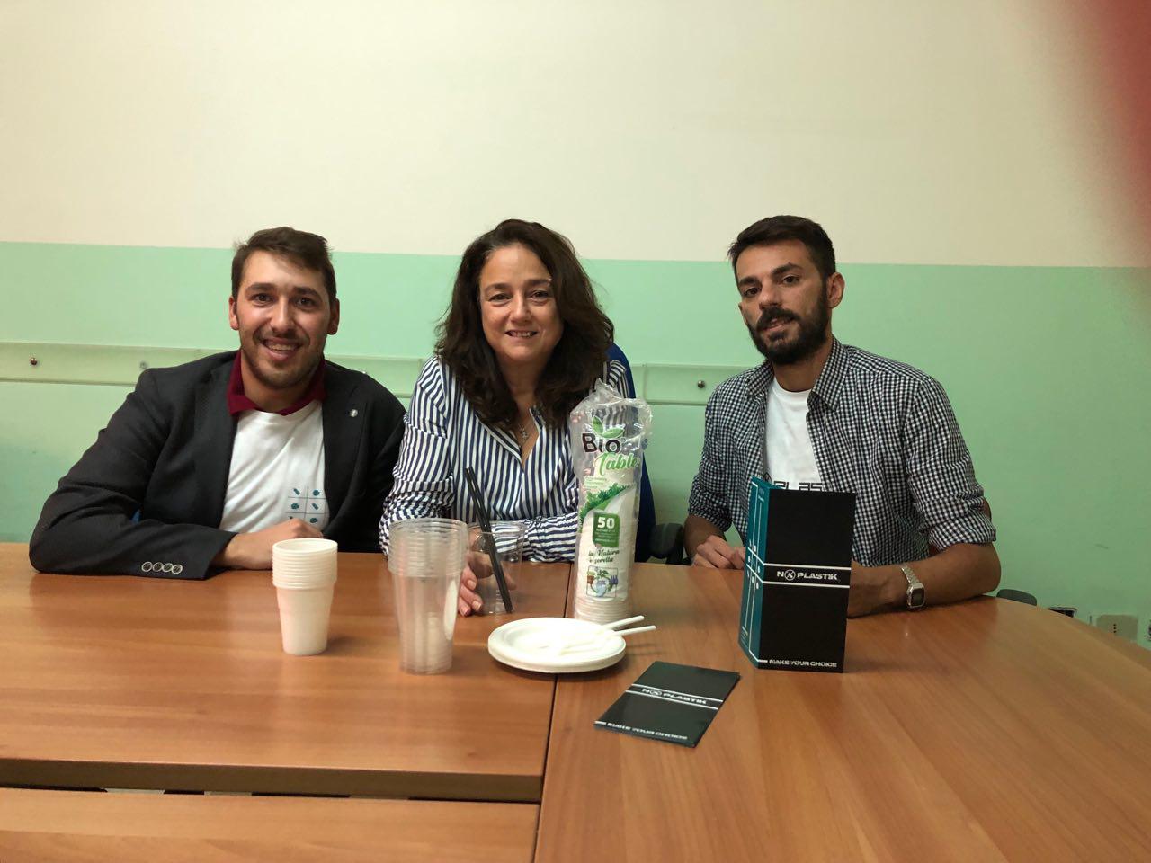 Pomigliano diventa Plastic free e due giovani imprenditori regalano all’ente una fornitura di beni in bio plastica