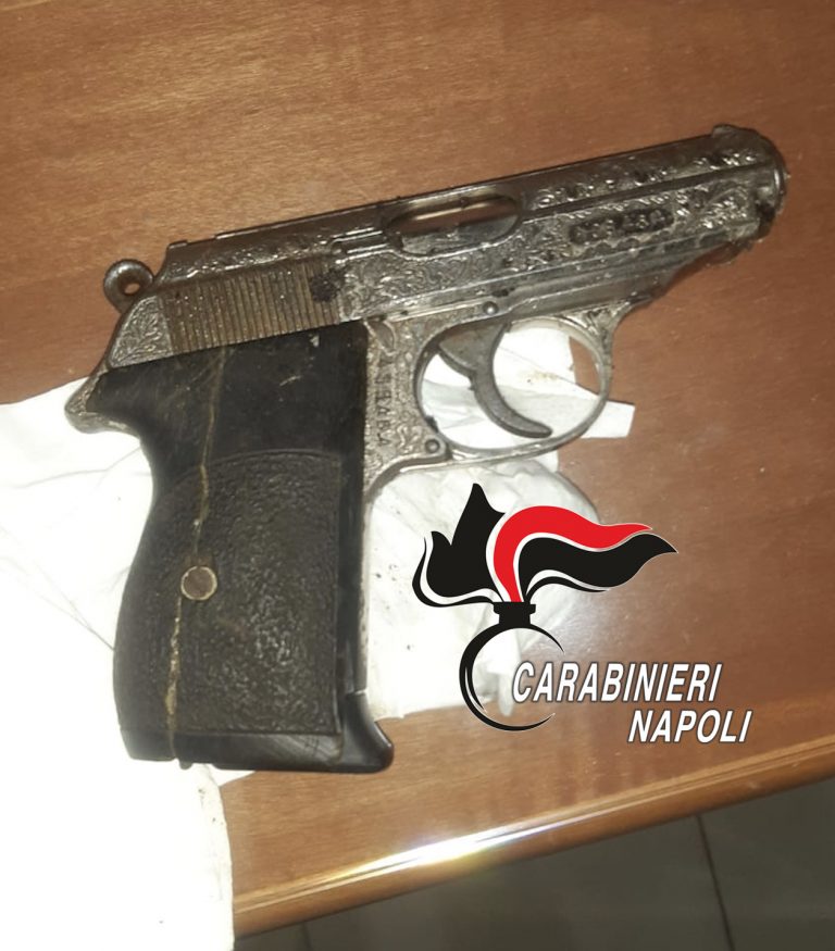 Ottaviano, nasconde una pistola in un vaso: scoperto e arrestato 32enne