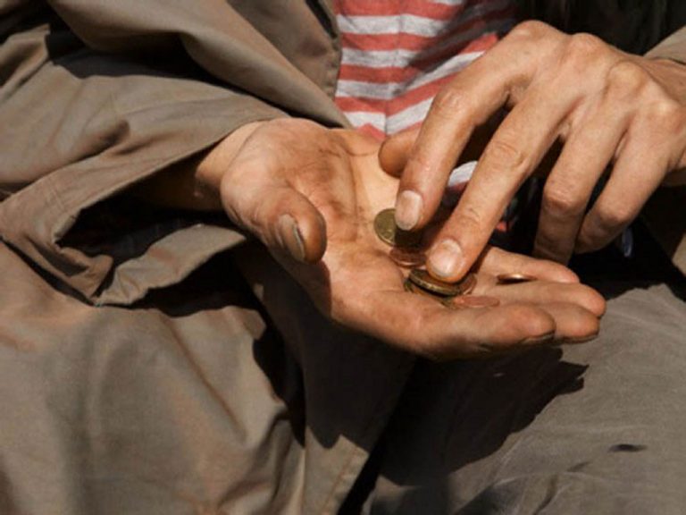 Povertà, in Italia 2,7 mln di affamati. Ai primi posti Campania e Sicilia
