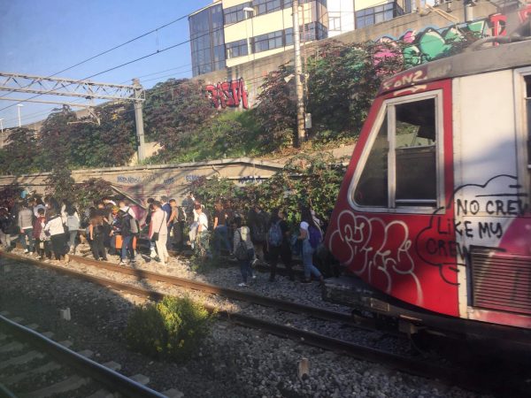 Treno Circum guasto, passeggeri sui binari. Capasso: “Invito De Gregorio a confronto sui trasporti”