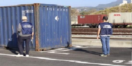 Volla, aveva un deposito di container senza autorizzazione: il Comune ne ordina la rimozione