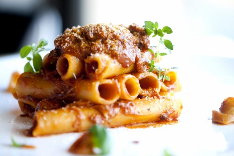 Il ragù dello chef Biagio: e pensi non a Eduardo, ma a Rocco Galdieri…”alla faccia” di Freud