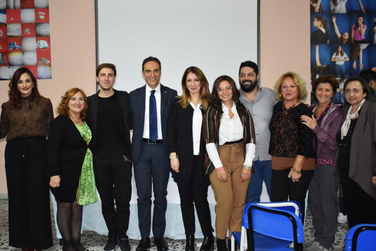 San Giuseppe Vesuviano, i “cittadini digitali” della Ceschelli incontrano il senatore Urraro
