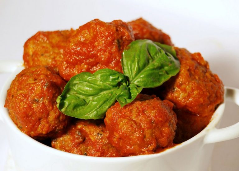 “La polpetta napoletana”. Nel 1845 un milanese osò scrivere che i Napoletani non mangiavano polpette…