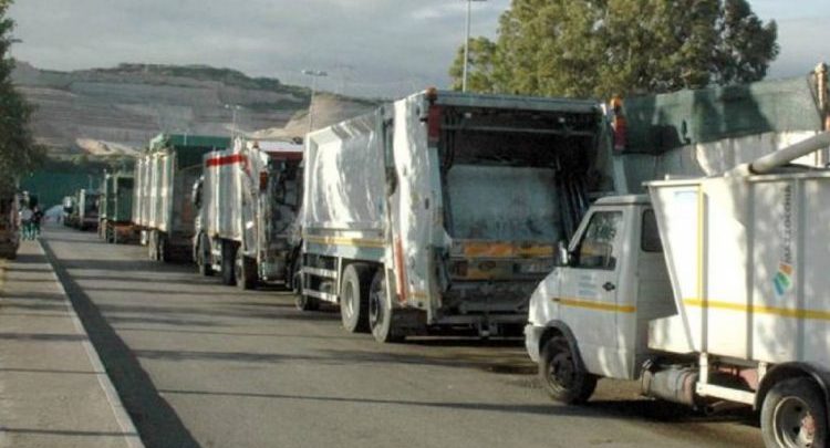 Emergenza rifiuti, i sindaci del vesuviano: ” Napoli rallenta la raccolta differenziata”