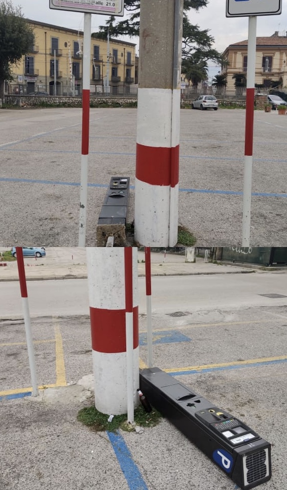 Nola, divelto il parchimetro installato nel parcheggio pubblico di piazza d’Armi