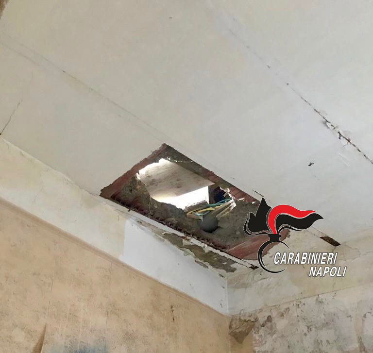 Ercolano, operaio minorenne cade dal terzo piano di uno stabile: tre persone denunciate