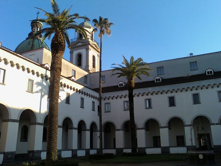 Madonna dell’Arco, una voragine nel chiostro: danni da 400 mila euro