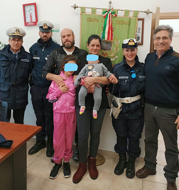 Sant’Anastasia, bimba di sei mesi salvata dalla Polizia Municipale con manovra antisoffocamento