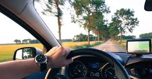 Volla, 16enne alla guida di un’auto non si ferma all’alt dei militari: denunciato