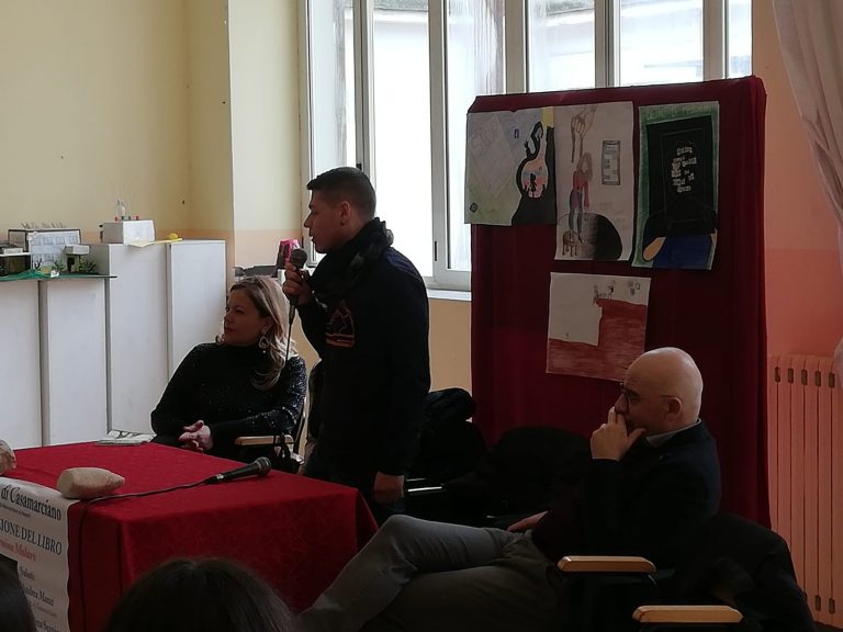 Casamarciano, gli alunni del Costantini a lezione di bullismo con il giovane scrittore Carmine Molaro