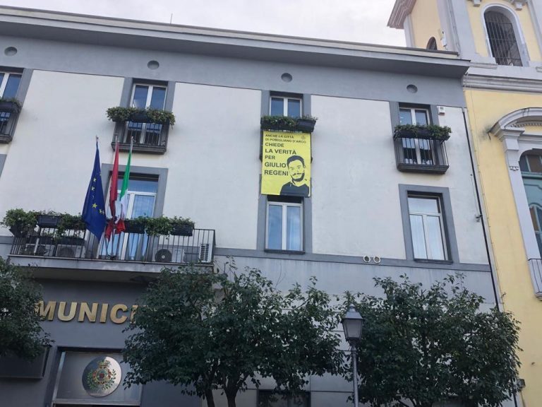 Pomigliano, la polizia locale arresta pluripregiudicati ladri d’auto e scassinatori tra gli applausi dei cittadini