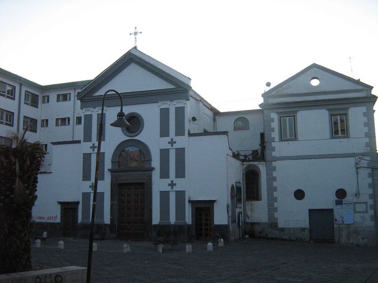 Sant’Anastasia, mentre c’è chi si autorizza da sé per celebrare riti religiosi, in città c’è il terzo caso di Covid -19