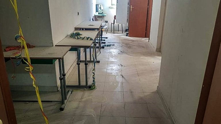 Scuole chiuse per Coronavirus: teppisti a Casalnuovo. Scatta l’allarme vandalismo