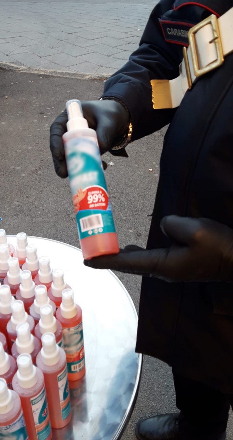 Afragola: carabinieri denunciano due persone. Vendevano in strada sanificante prodotto illecitamente