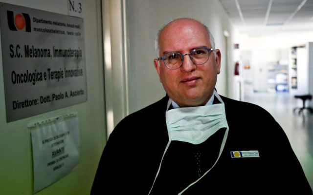 Covid 19, il Prof Ascierto : “C’è troppa  gente in strada: l’emergenza non è ancora finita”