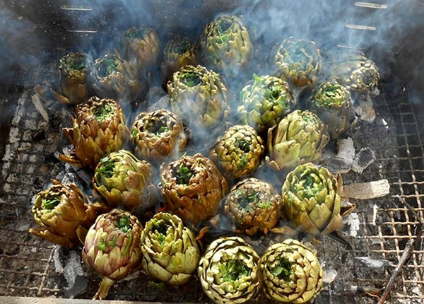 “’E carcioffole arrostute”: il “carciofo” simbolo di tutto e del contrario di tutto, dall’amore alla  politica  di ieri e di oggi