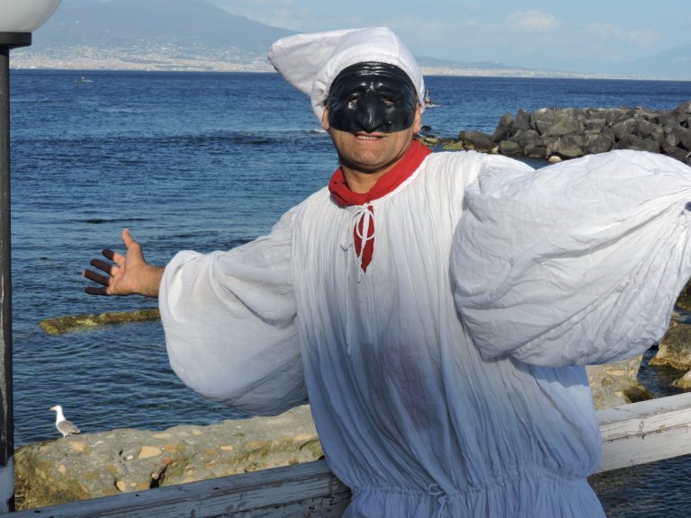 Il sorriso di Pulcinella, un’arma in più per combattere la pandemia di Coronavirus