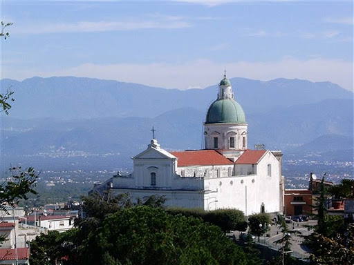 L’ Amministrazione Comunale pubblica oggi un video di Ottaviano ripresa dall’alto: una “sinfonia” di luce e di bellezza