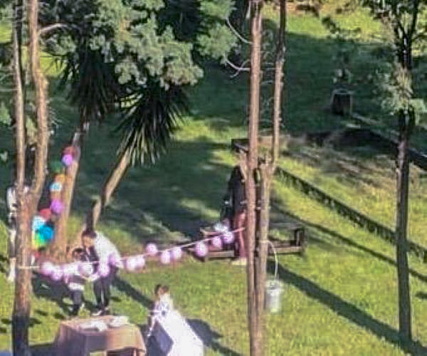 Festa di compleanno nel condominio: la municipale di Pomigliano multa mamme e nonni